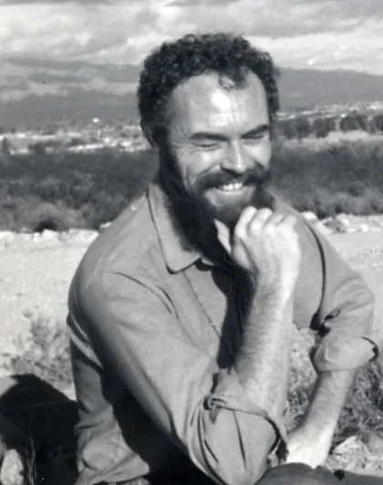 A black and white photo of Richard Shelton
